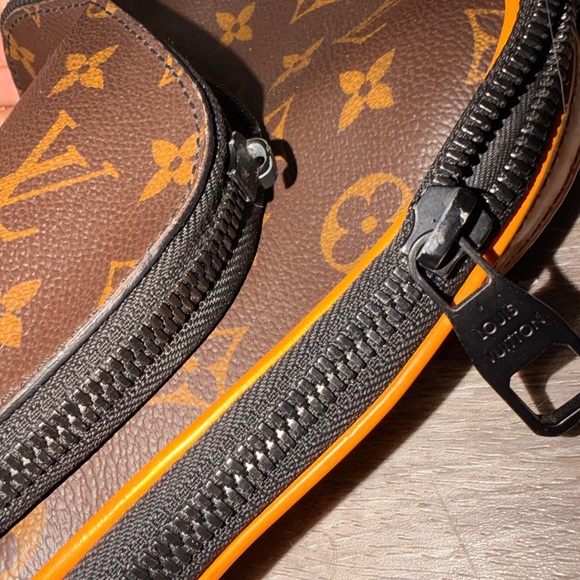 Louis Vuitton Monogram Brown and Black Messenger Bag - Picture 11 of 16